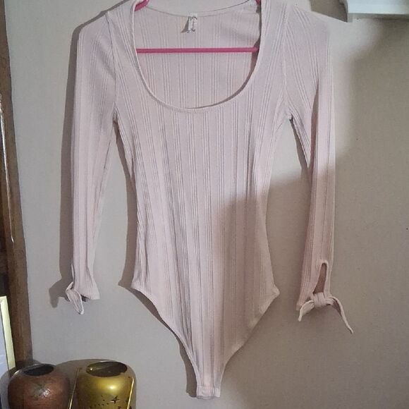 Free People Intimately Light Pink Ribbed Long Sleeve Bodysuit Size XS - Picture 1 of 8